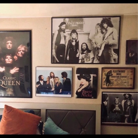 GEORGE MICHAEL SIGNED 8X10 Framed Photo and GUITAR - Picture 2 of 5